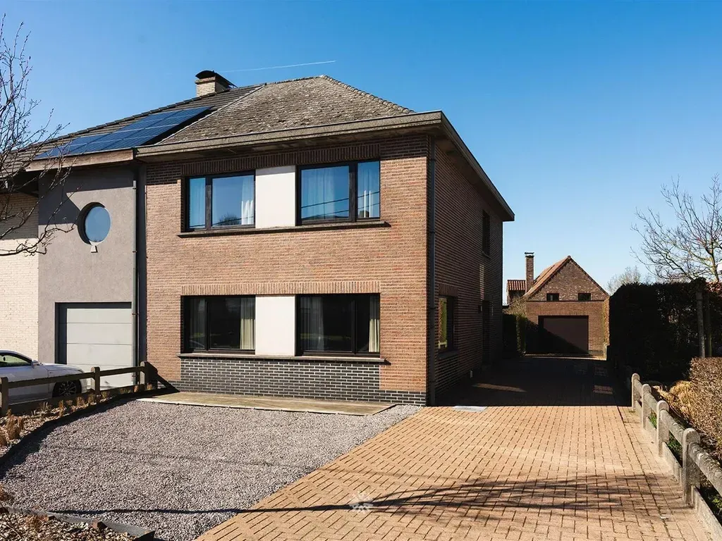 Välivaade - Light-Filled Semi-Detached House in Zottegem