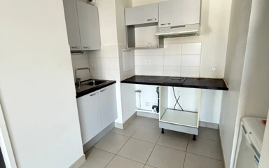 Cucina - 2-Bedroom Apartment with Balcony in Bobigny