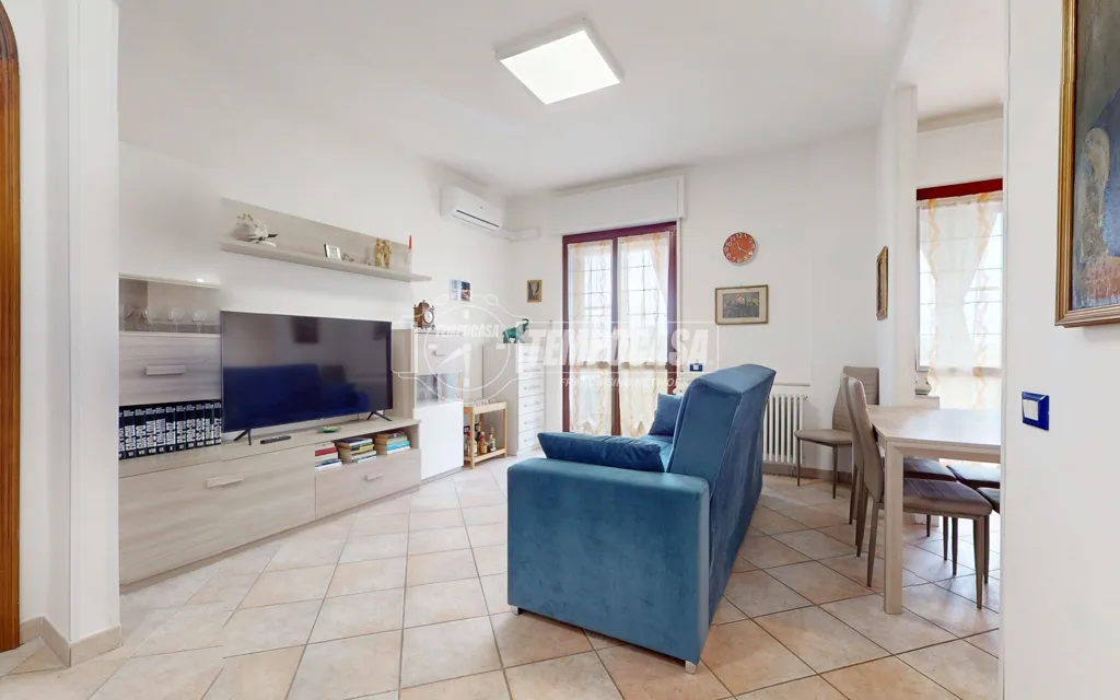 Elutuba - Modernised Triplex with Balcony in Mantua