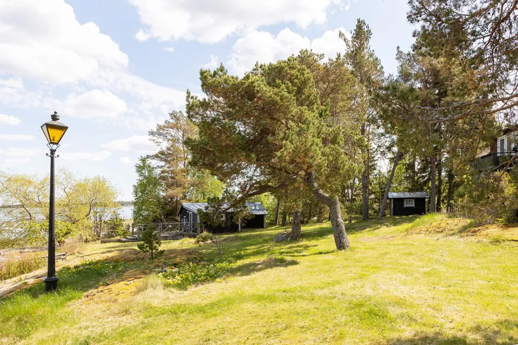 Aed - Charming Seafront Property in Stenskär