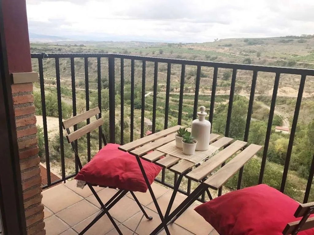 Balcón - Apartamento exterior con balcón en Lanciego