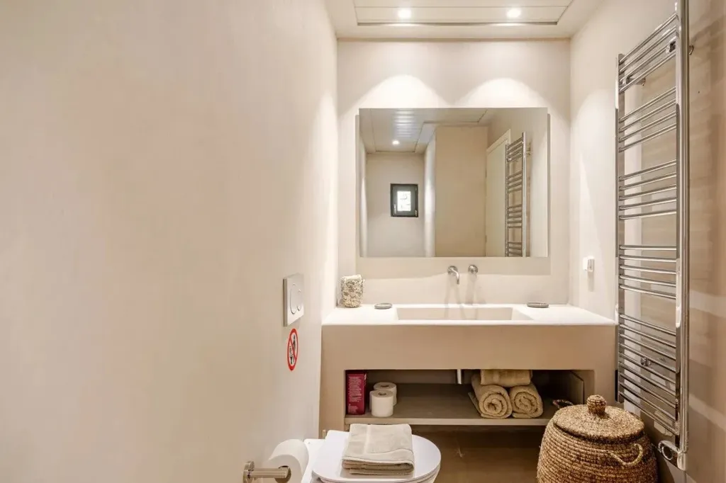 Salles de bain - Contemporary Cycladic House with Pool in Paros