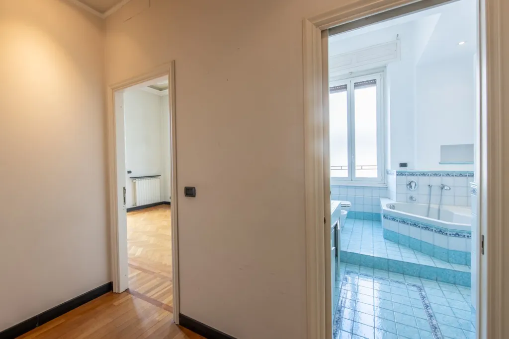 Toad - Period Apartment with Balcony in Genoa