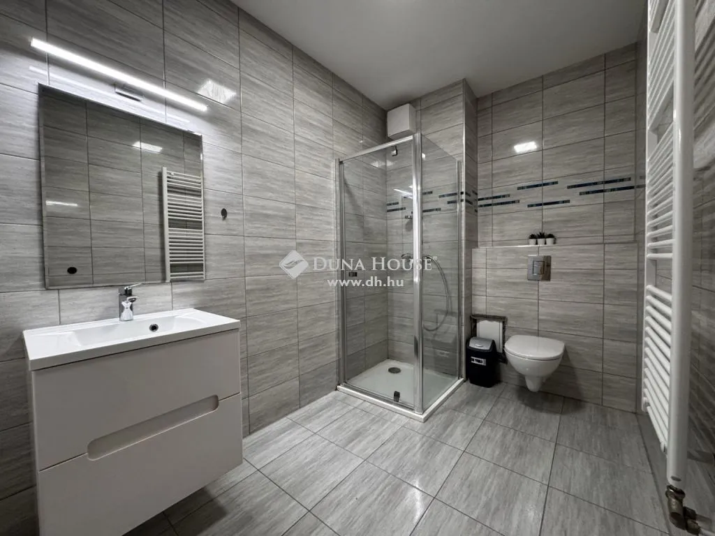 Vannitoad - Modern Flat with Balcony in Győr
