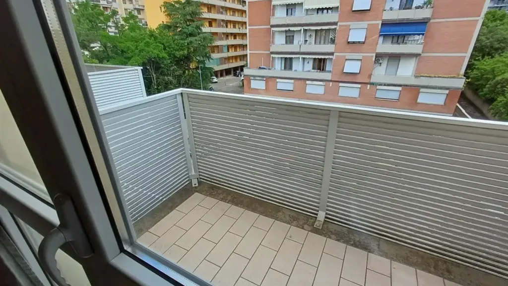 Rõdu - Modern Flat with Balcony in Florence