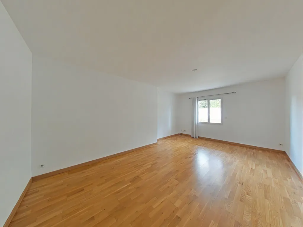 Toad - Bright 2-Bedroom Apartment in Chambray Centre