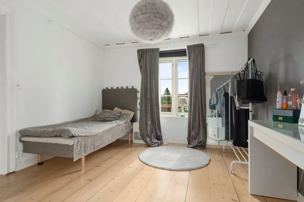 Chambres - Well-Preserved Villa with Nature Access on Indalsvägen