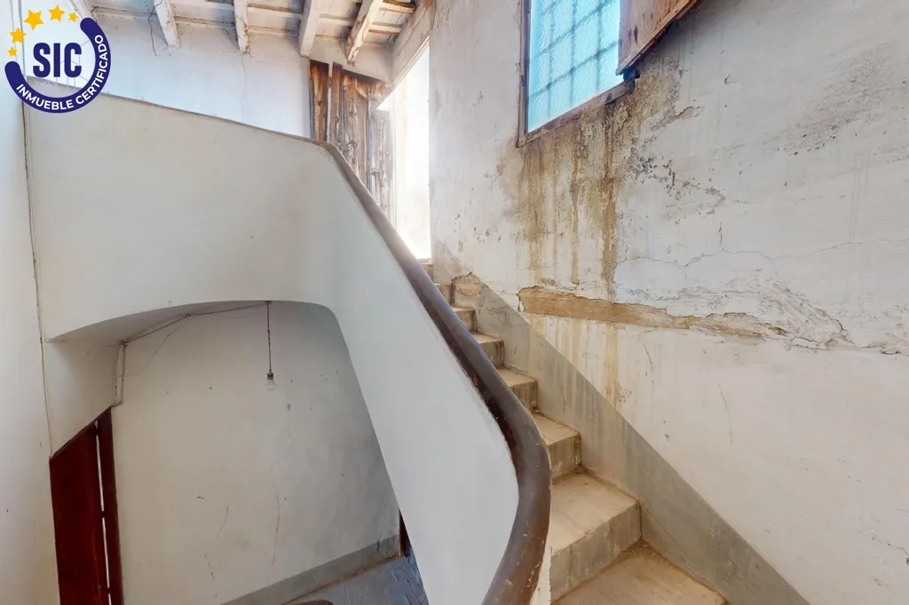 Pièces - Three-Storey House for Restoration in Castellón Centre