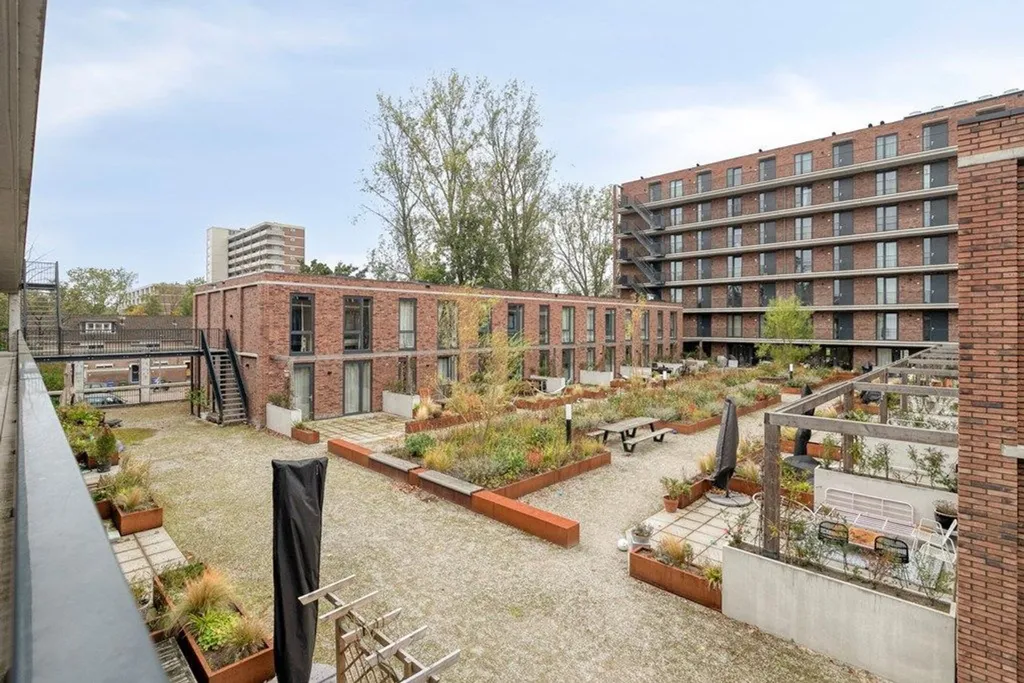 Aed - 1-Bedroom Apartment with Balcony in Rotterdam