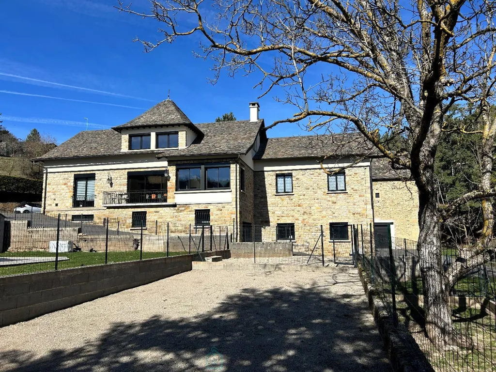 Extérieur - Propriété avec Piscine et Jardin au Cœur de la Lozère