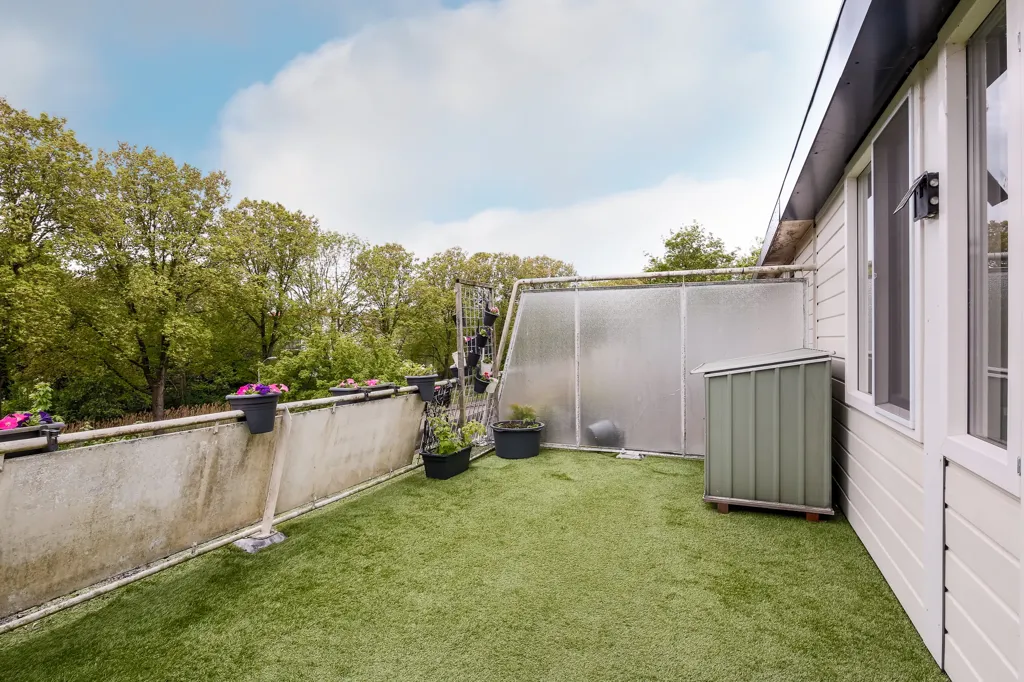 Jardin - Modern Corner House with Solar Panels in Atolwijk
