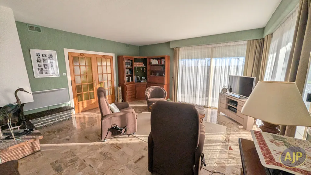 Living Room - Charming House with Terrace in L'Aiguillon Sur Mer