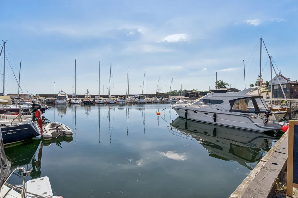 Giardino - Historic Apartment with Harbour View in Svaneke