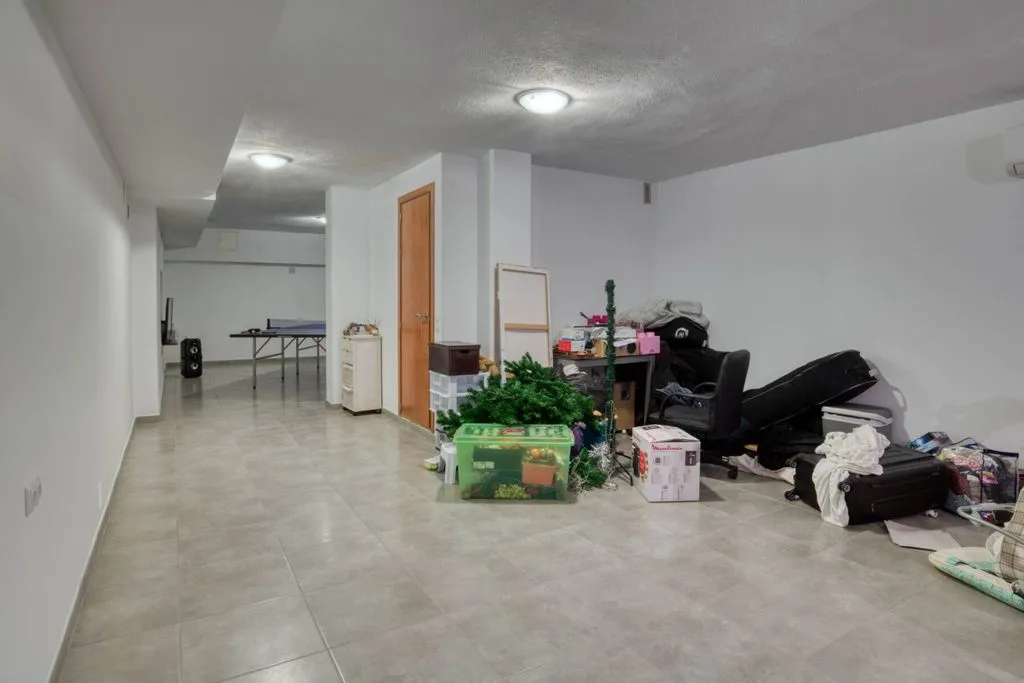 Garaaž - Detached House with Pool in Calonge