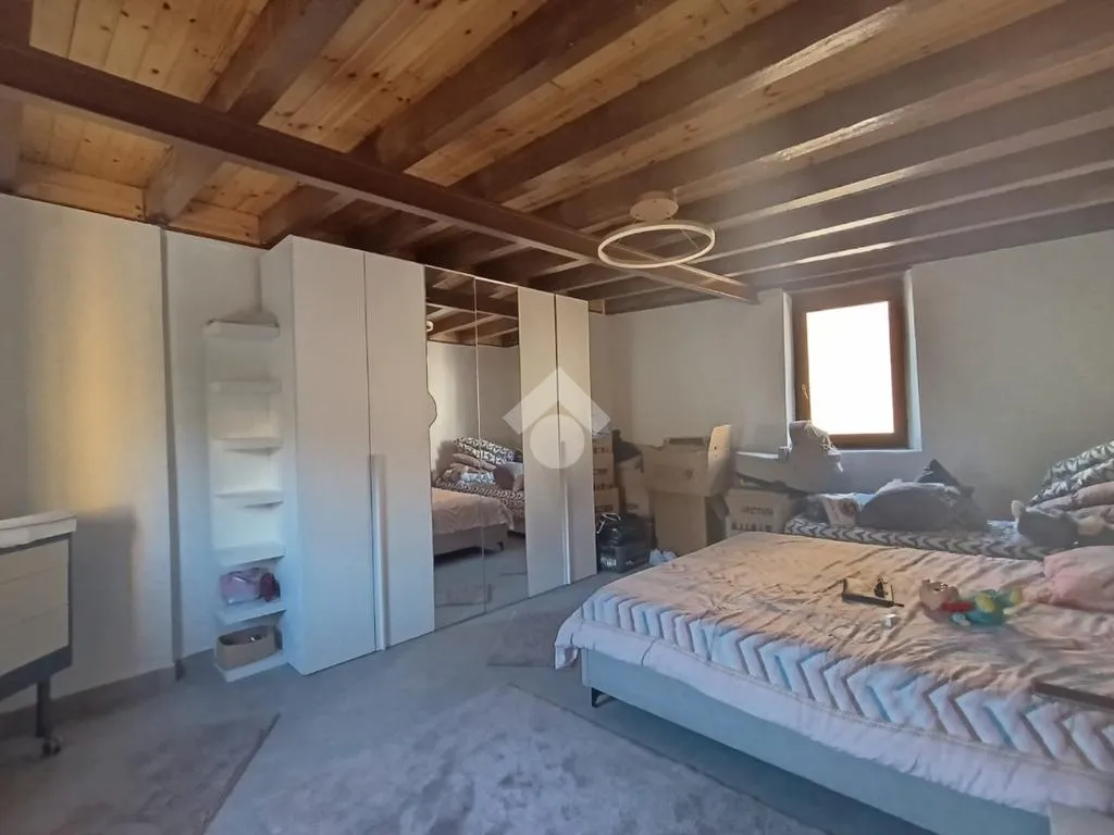 Chambres - 3-Room Apartment with Balconies in Stezzano