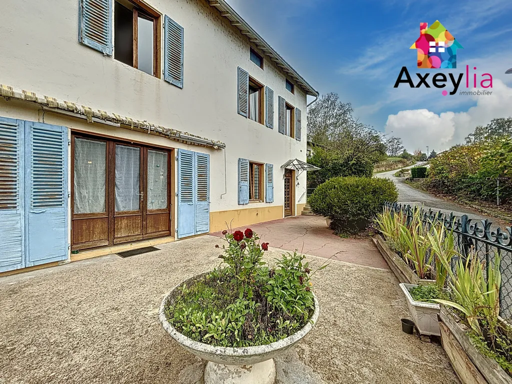 Extérieur - Maison avec Dépendances à Iguerande