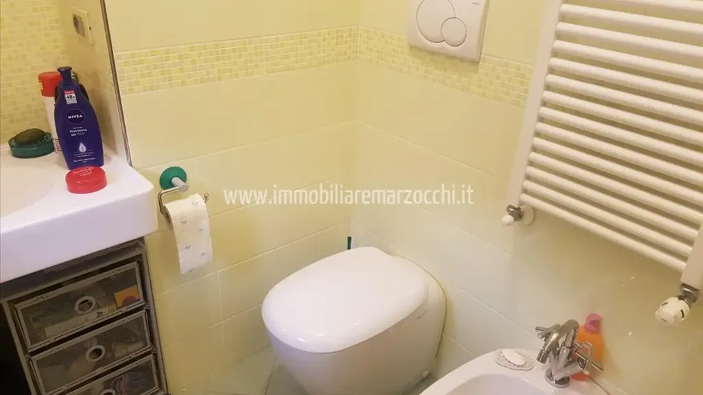 Salles de bain - Rustic Apartment with Balcony in Siena