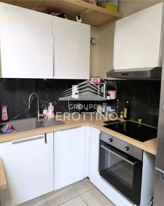 Cuisine - Appartement Lumineux au Dernier Étage à Rougiers