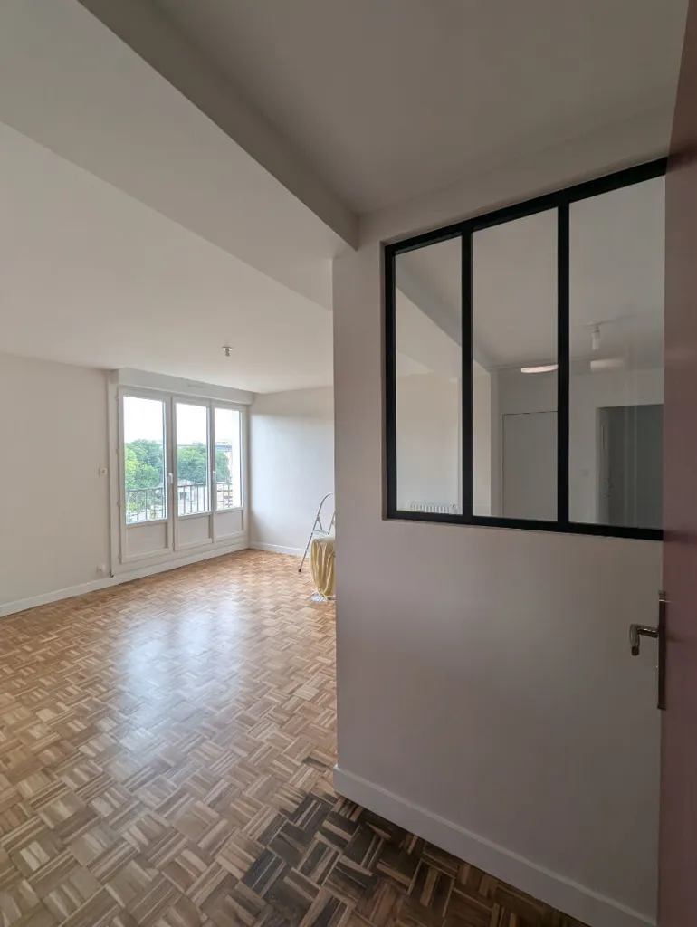 Toad - Renovated Flat with Balcony and View in Brest
