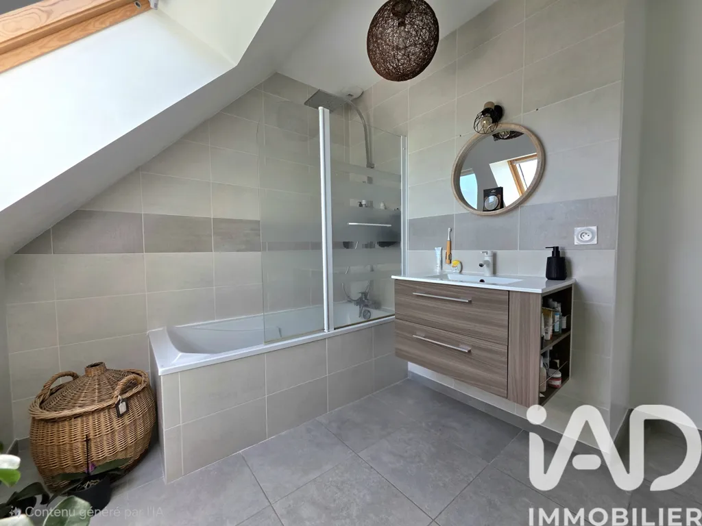 Salles de bain - Maison Récemment Construite avec Terrasse à Sainte-Gemmes-sur-Loire