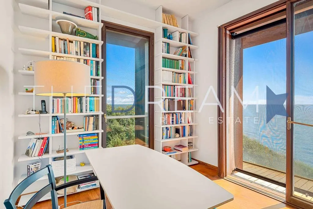 Bureau - Luxury Villa with Private Dock in Rosignano Marittimo