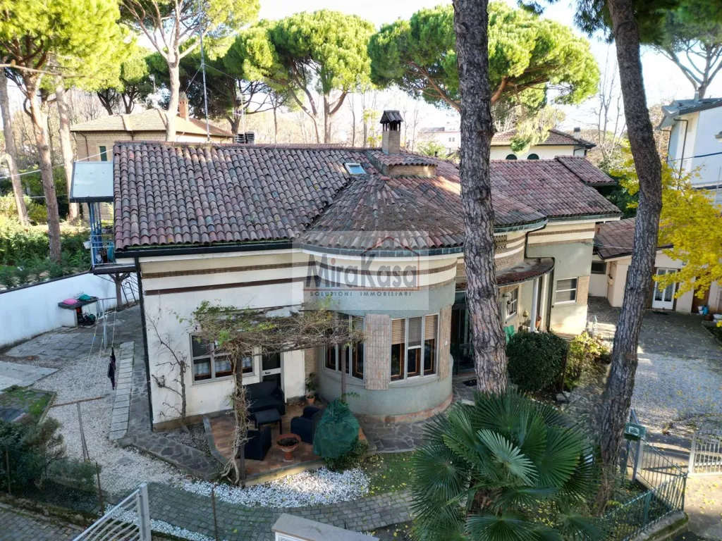 Õhuvaade - Modernist Villa with Curved Design in Cervia