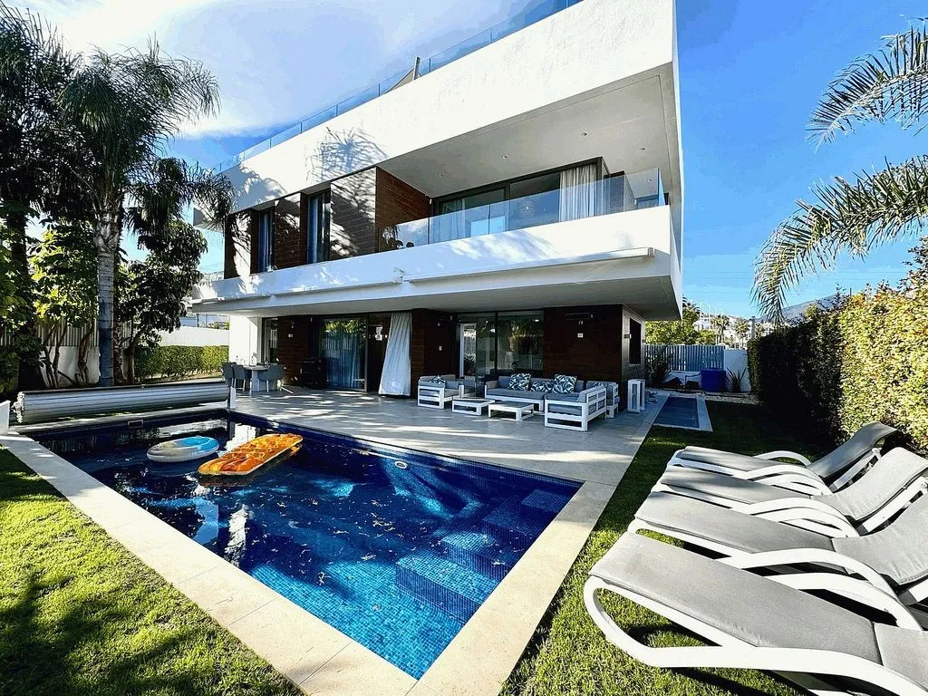 Piscine - Luxury Villa with Pool in Estepona