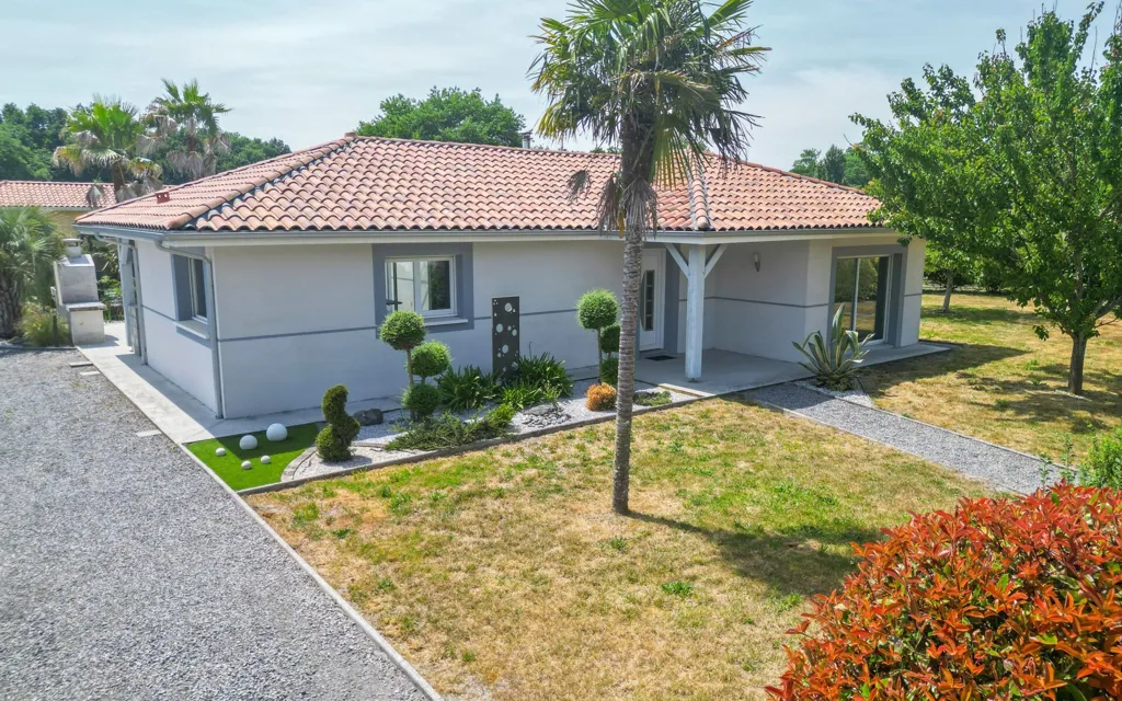 Esterno - Modern House with Pool in Liposthey