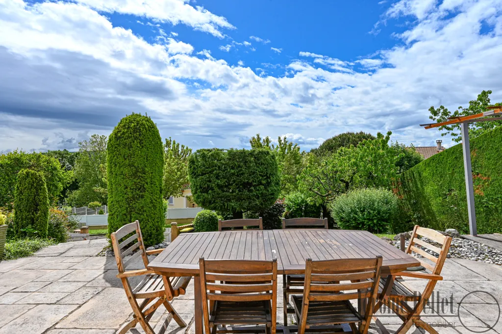 Terrass - Semi-Basement House with Panoramic View in Communay