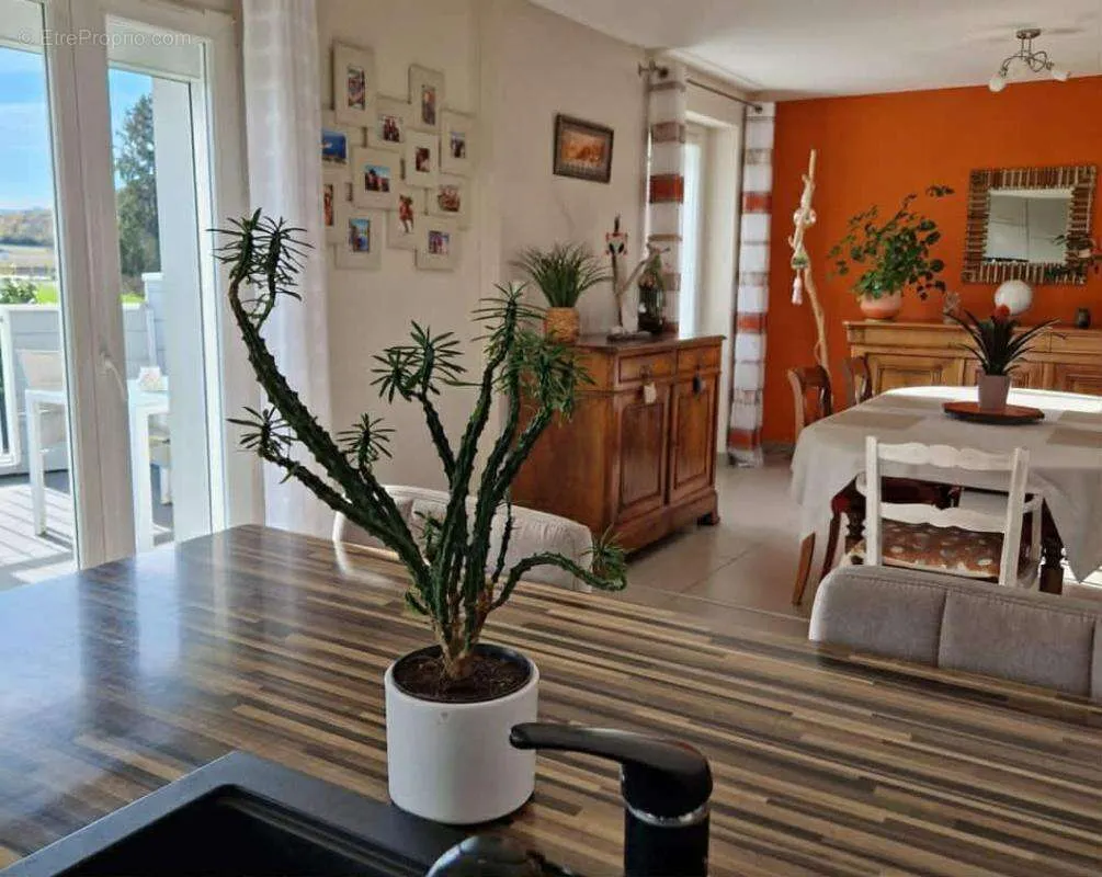 Maison 7 pièces à Menetrol