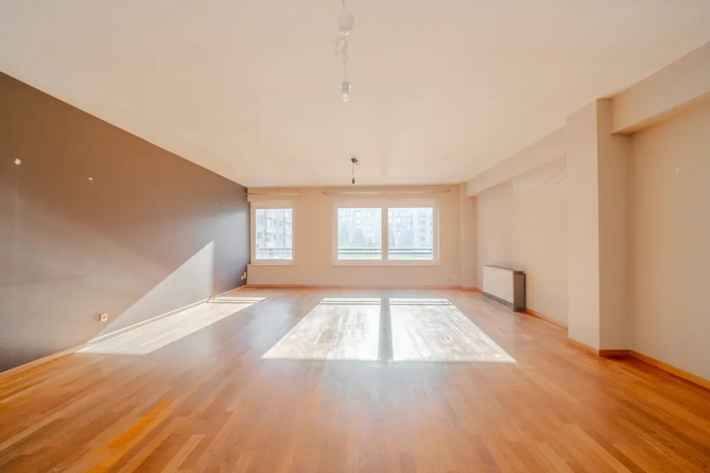 Séjour - Appartement de rez-de-chaussée avec terrasse en centre-ville