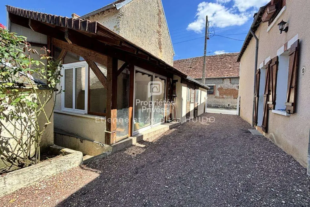 Jardin - Maison de Ville avec Jardin et Rivière à Vatan