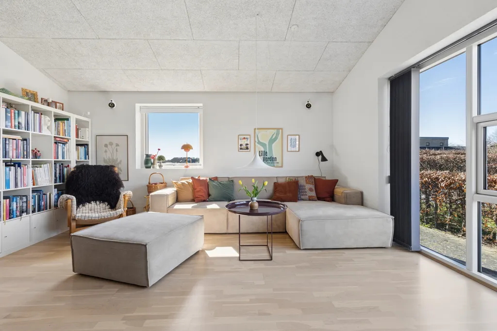 Elutuba - Two-Bedroom Villa with Carport in Bjert