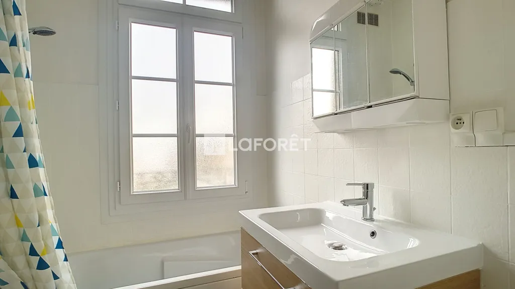Salles de bain - Appartement 2 Pièces Calme près d'ELBEUF
