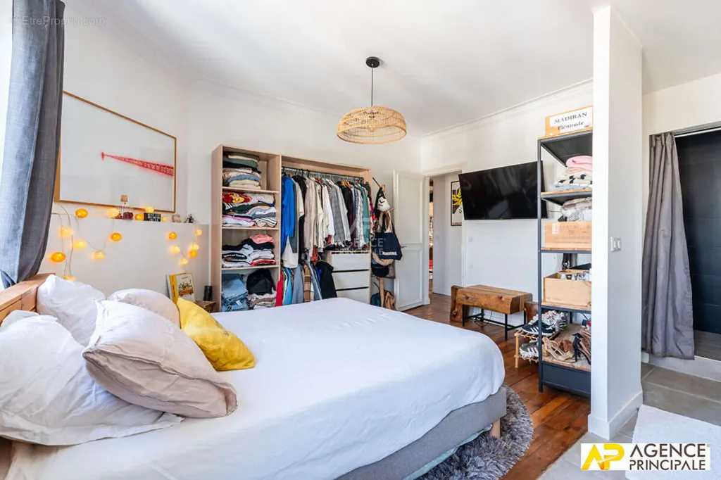 Chambres - Appartement avec Vue Dégagée au Centre de Maisons-Laffitte