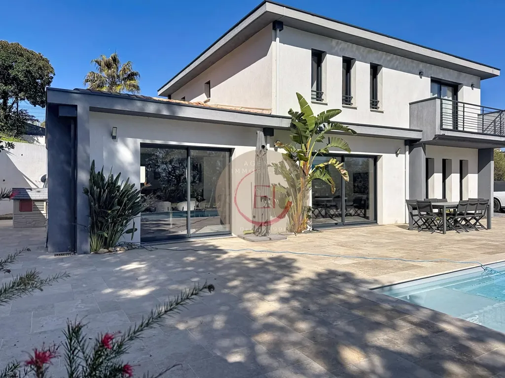 Bassein - Contemporary Villa with Pool in Secure Estate