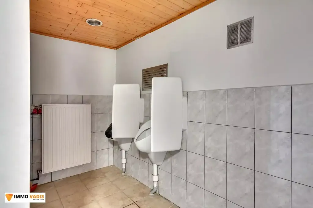 Salles de bain - Handelshuis avec Emplacement Commercial à Bilzen