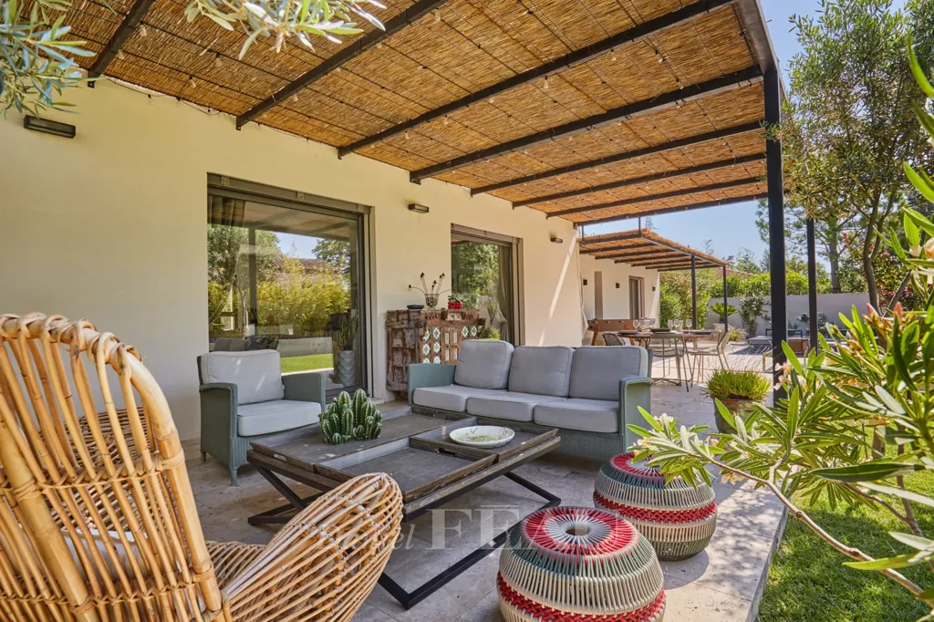 Terrass - Contemporary House with Pool near Paradou