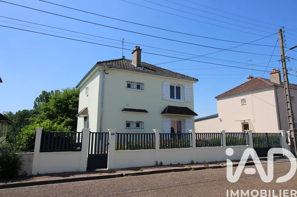 Extérieur - Maison avec Jardin Arboré et Balcon à Proximité