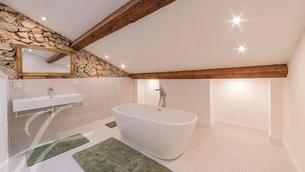 Salles de bain - Appartement Duplex Rénové au Centre de Cannes
