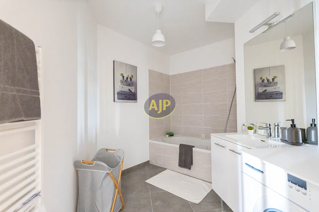 Salles de bain - Appartement Neuf avec Balcon à Bordeaux