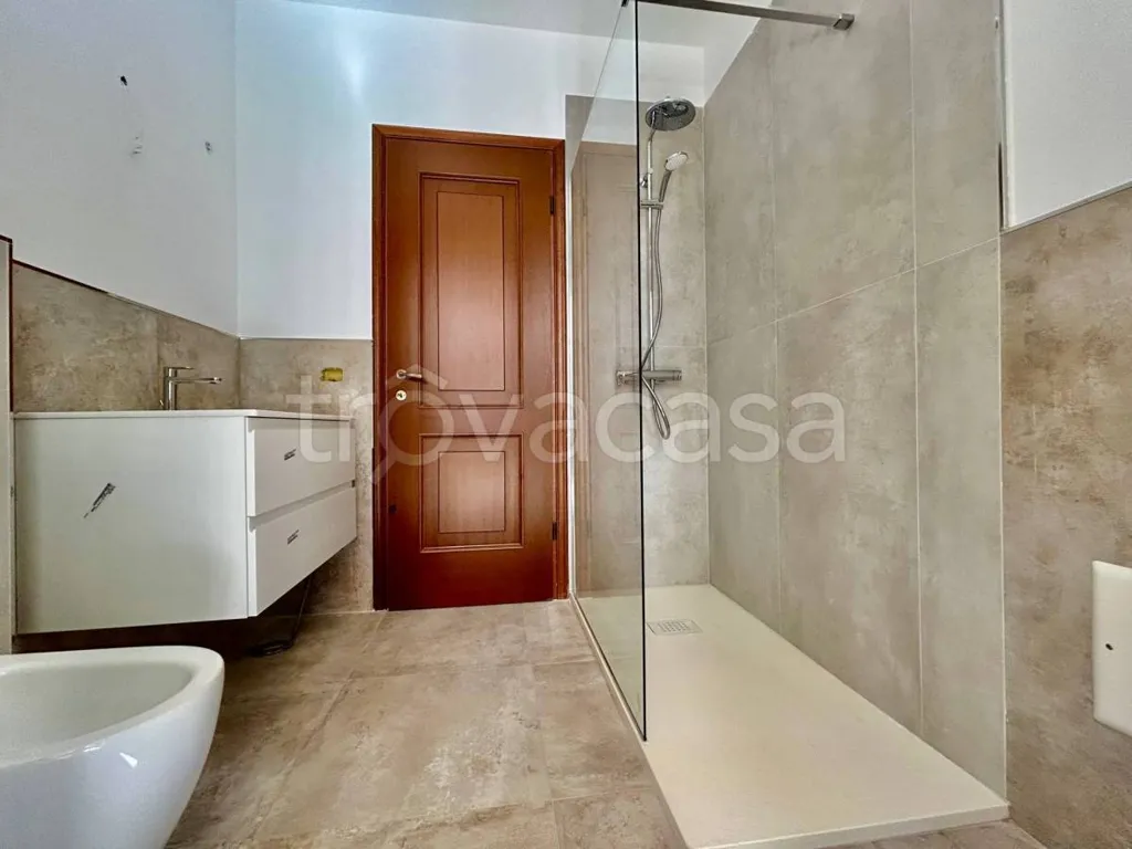 Salles de bain - Apartment with Balcony and Parking in Cuneo