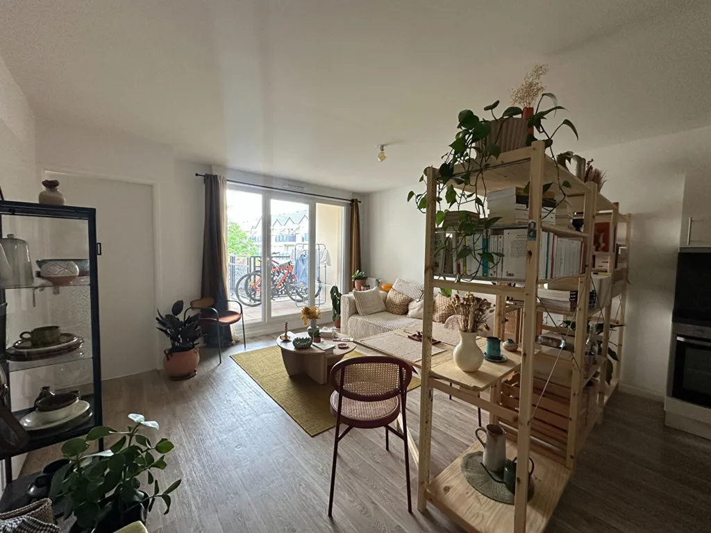 Séjour - Appartement 2 Pièces avec Balcon à Saint-Germain-lès-Arpajon