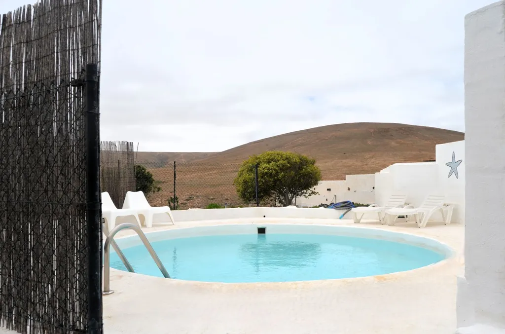 Bassein - Independent Chalet with Pool in La Oliva