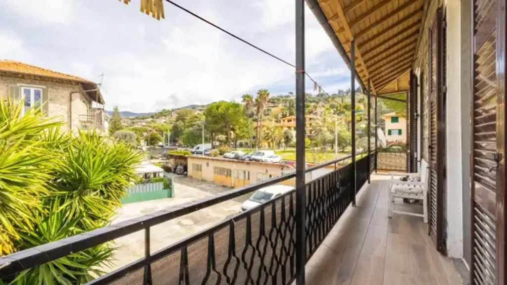 Balcon - Trilocale with Terrace in Bordighera