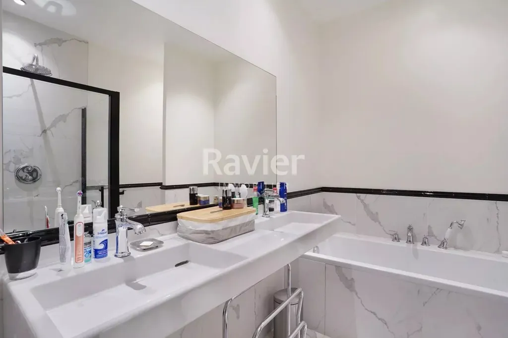 Salles de bain - Appartement 6 Pièces avec Ascenseur à Paris 17ème