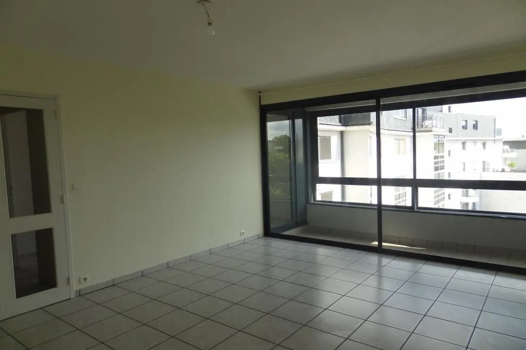 Stanze - 2-Bedroom Apartment with Loggia in Rodez