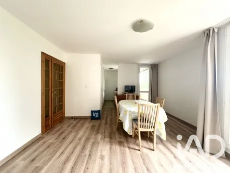 Sala da pranzo - Secure 4-Bedroom Apartment with Balcony in Gonesse