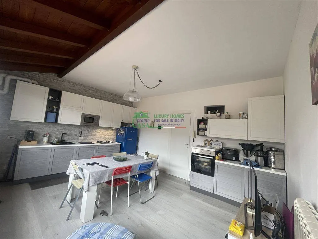 Köök - Fully Renovated House with Balcony in Ragusa