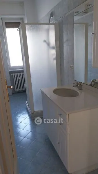 Salles de bain - Spacious 2-Bedroom Apartment in Torino